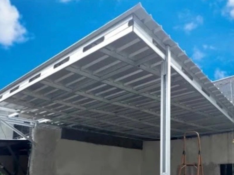 Kanopi baja ringan beratap spandek pada area carport